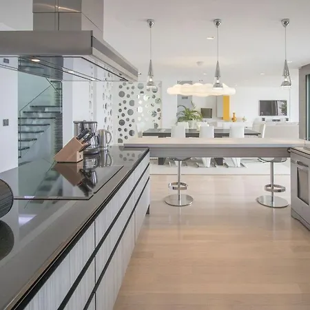 Madeira Luxo - Superb Luxury Seaviews Hot-tub 10 Guests Villa